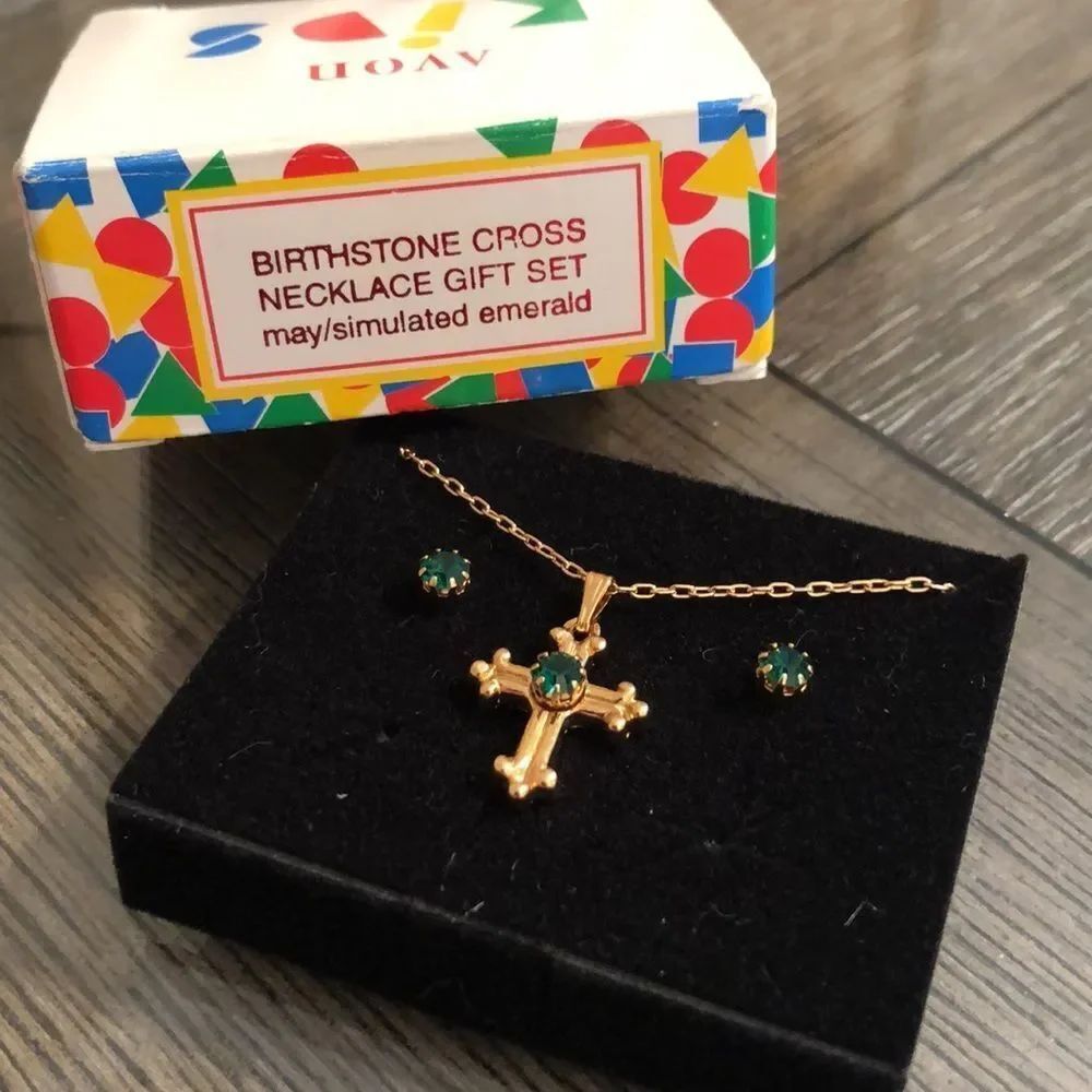 Vintage 1995 AVON Kids Emerald / May Birthstone Cross Necklace Gift Set NEW